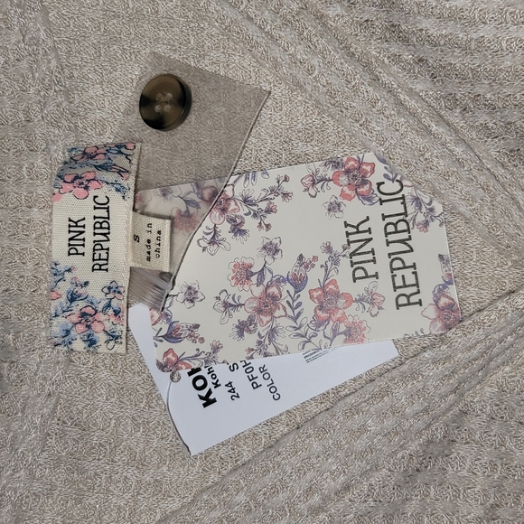 Small Pink Republic shirt - Picture 2 of 4